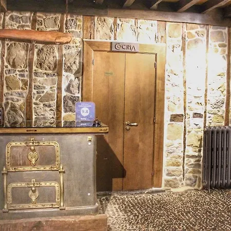 Otel Casona De El Castaniu 3*