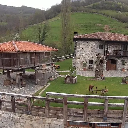 Casona De El Castañíu Hotel Serrapio