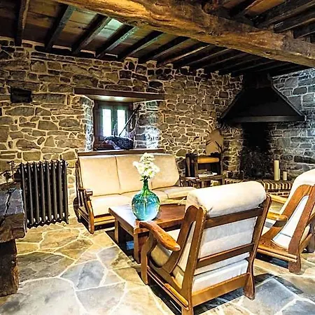 Casona De El Castaniu
