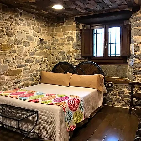Casona De El Castaniu Hotel Serrapio
