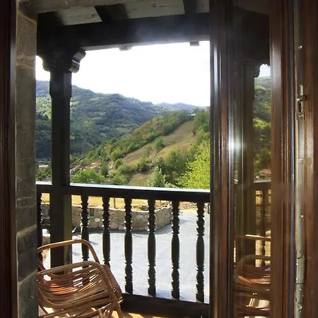 Casona De El Castaniu Otel