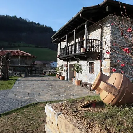 Casona De El Castañíu Serrapio