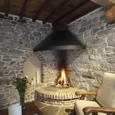 Casona De El Castaniu Hotel Serrapio