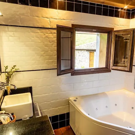 Casona De El Castaniu Otel 3*