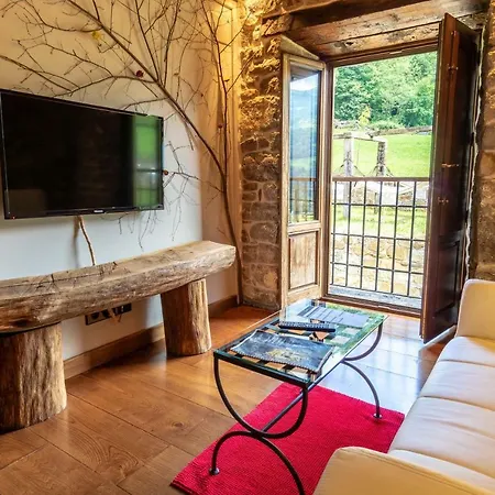 Casona De El Castaniu Otel Serrapio