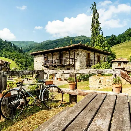 Casona De El Castañíu Hotel Serrapio