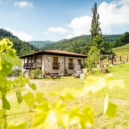 Casona De El Castaniu Hotel