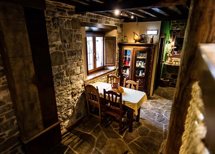 Casona De El Castaniu